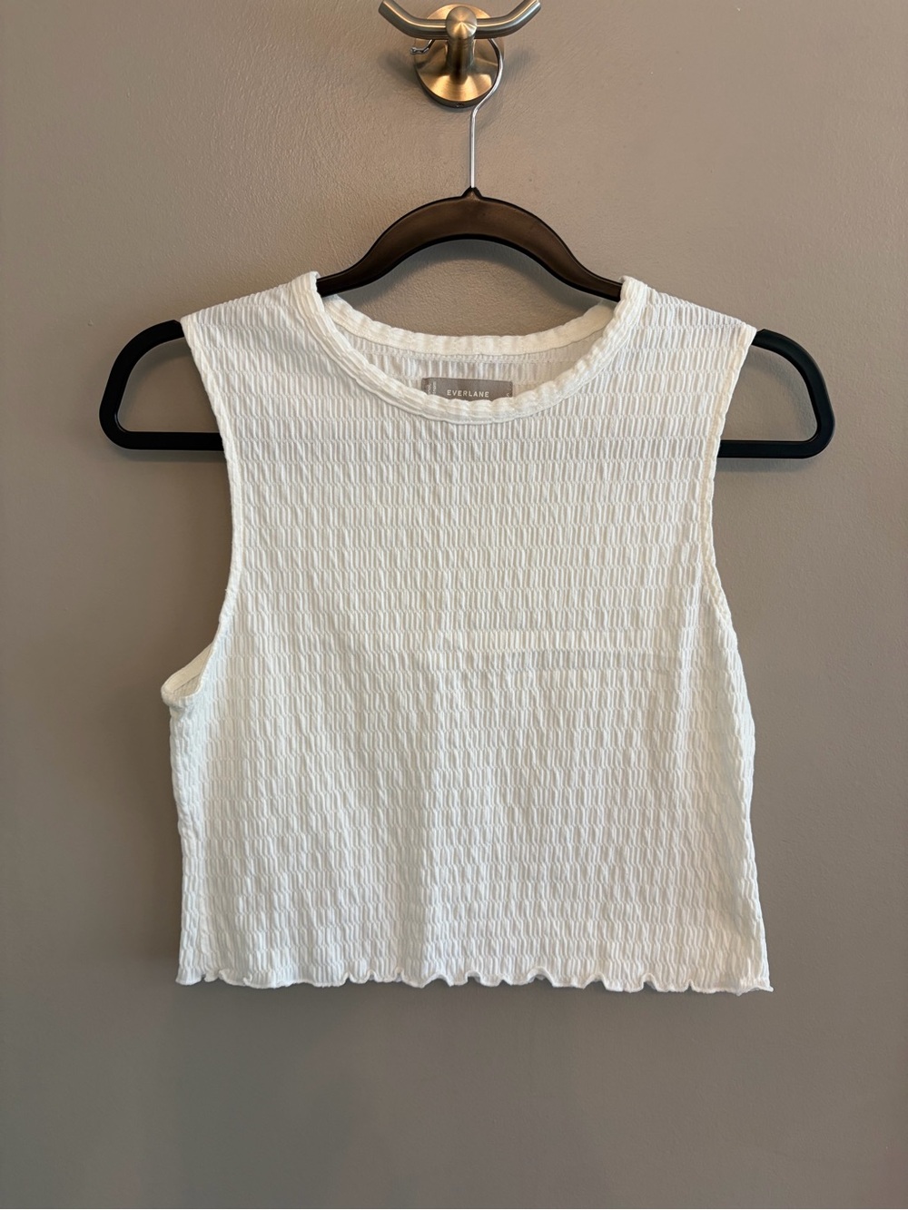 Everlane white textured smocked tank top with lettuce-edge hem size S